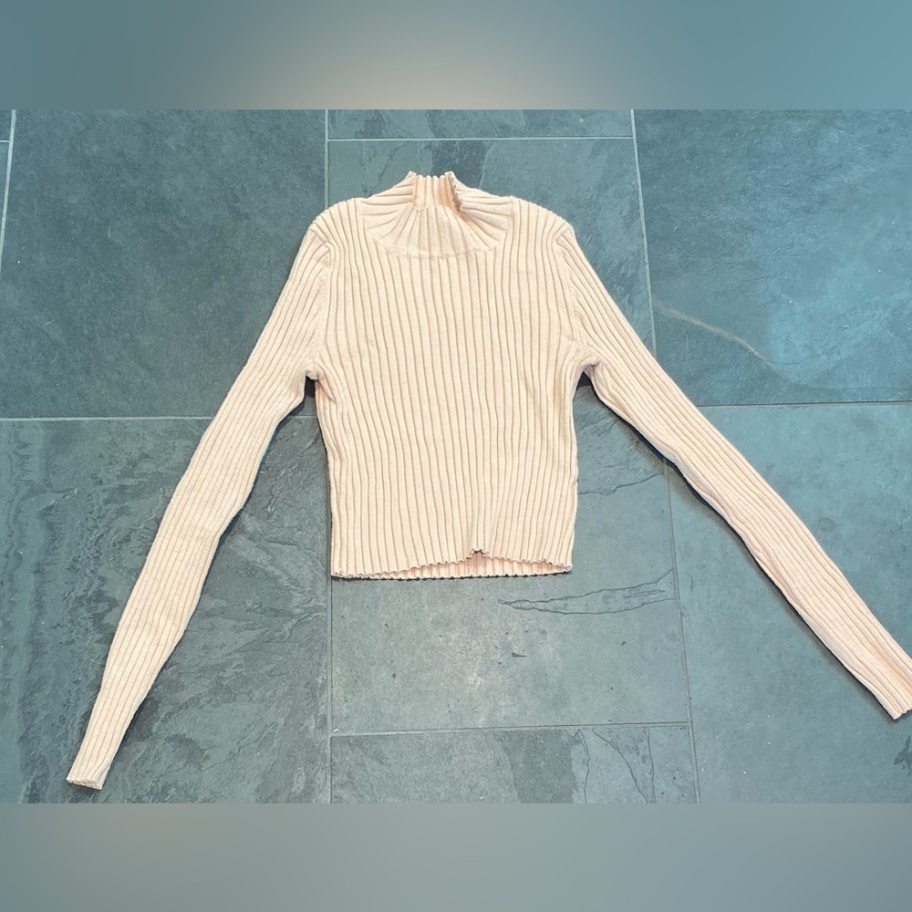 Mock neck ribbed crop top
